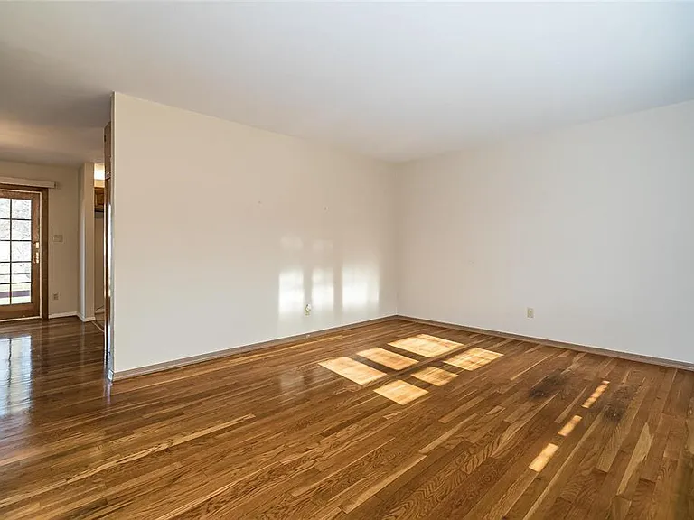 11943 Glen West Dr — Photo 2