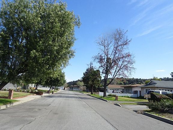 4th image of 210 E Haltern Ave