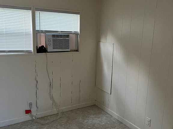 4th image of 901 NE 95th St Unit 2