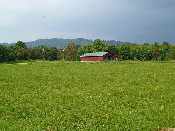 HOA barn-walking distance