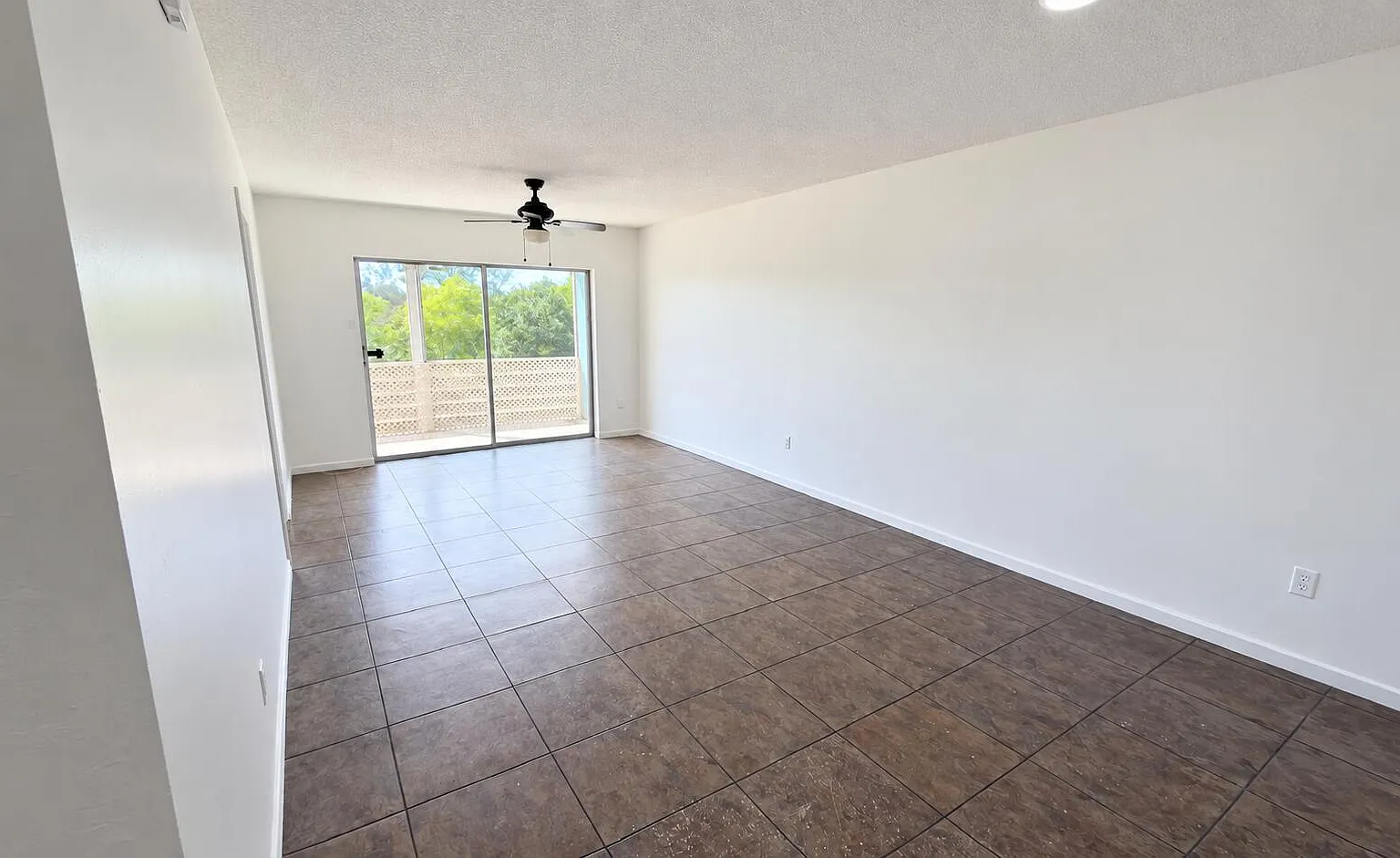 4131 Stirling Rd — Photo 2