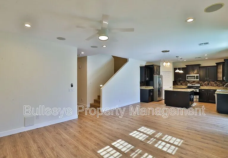 7321 N 89th Dr — Photo 8