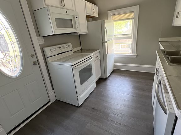 3rd image of 320 E Vernon Ave #2