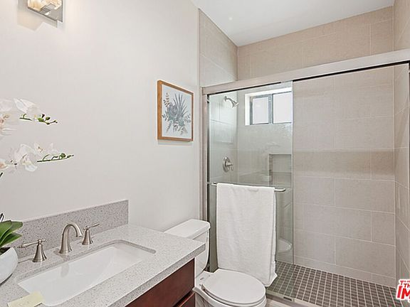 4th image of 14409 Tiara St Unit 4