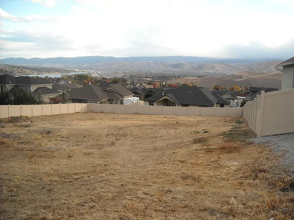 893 Autumn Crest Dr, Wenatchee, WA 98801