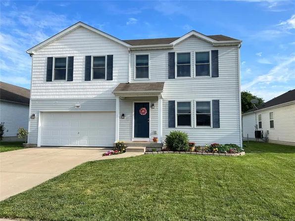 969 Koenig Dr, Godfrey, IL 62035