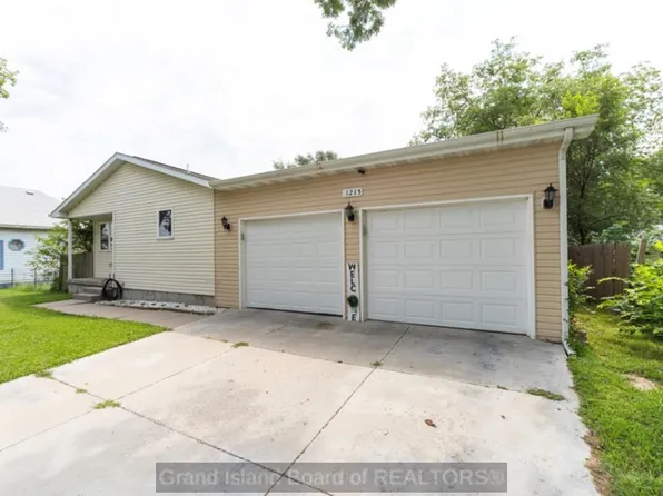 1215 E 9th St, Grand Island, NE 68801