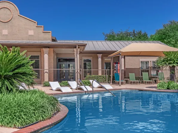 San Pedro Apartments