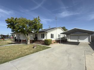 190 W Burlwood Ln, Lemoore, CA 93245