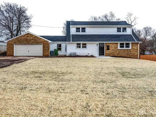 3 Meadow Rd, Edison, NJ 08817