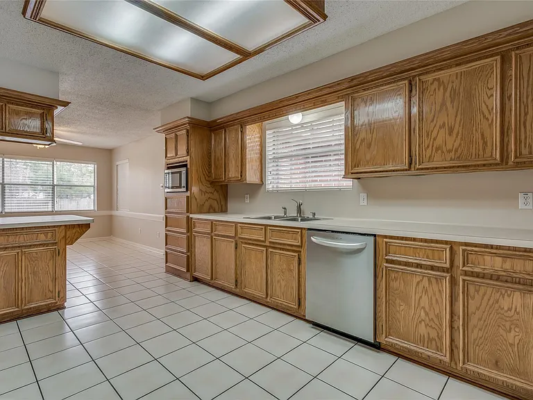 2460 Pebblebrook Cir — Photo 13