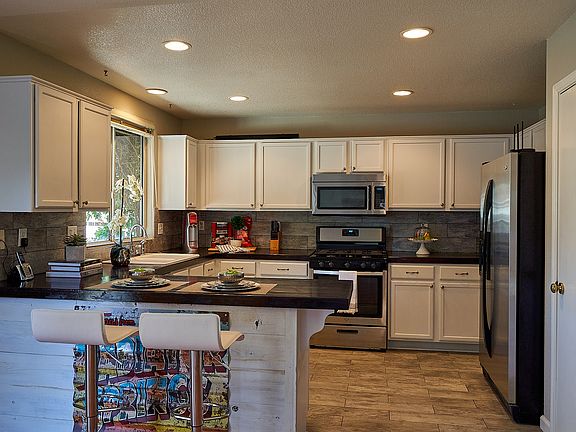 4th image of 1464 Dolores Ln