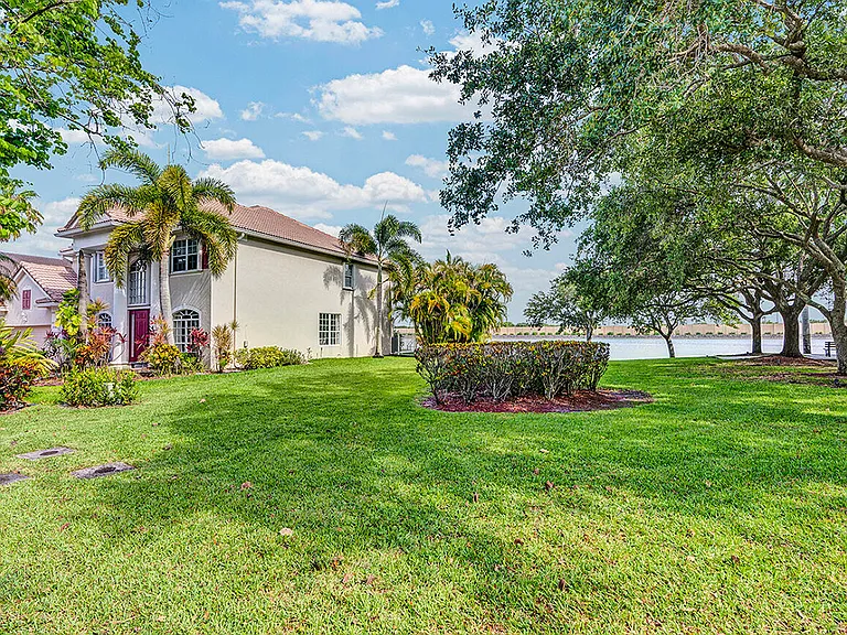 10290 NW 60th Pl — Photo 3