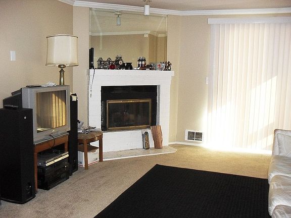 3rd image of 14200 NE 171st St #103