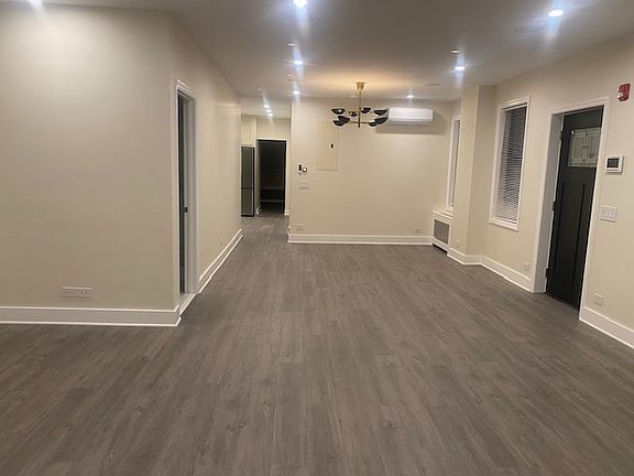 LARGE LIVING ROOM / DINING ROOM COMBO