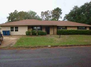 1405 Cedar Dr, Gladewater, TX 75647