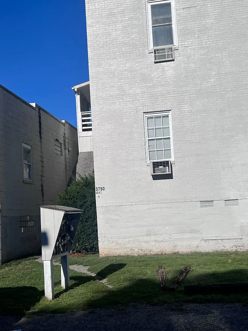 Williamson,NW,3756 — Photo 1