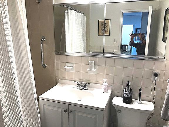 4th image of 26910 Grand Central Pkwy APT 7T