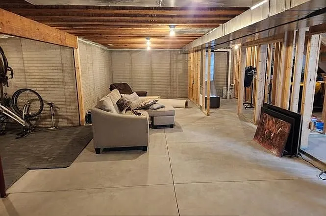 4352 Thomas St — Photo 10