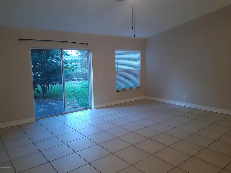 5937 Aires Ave — Photo 4