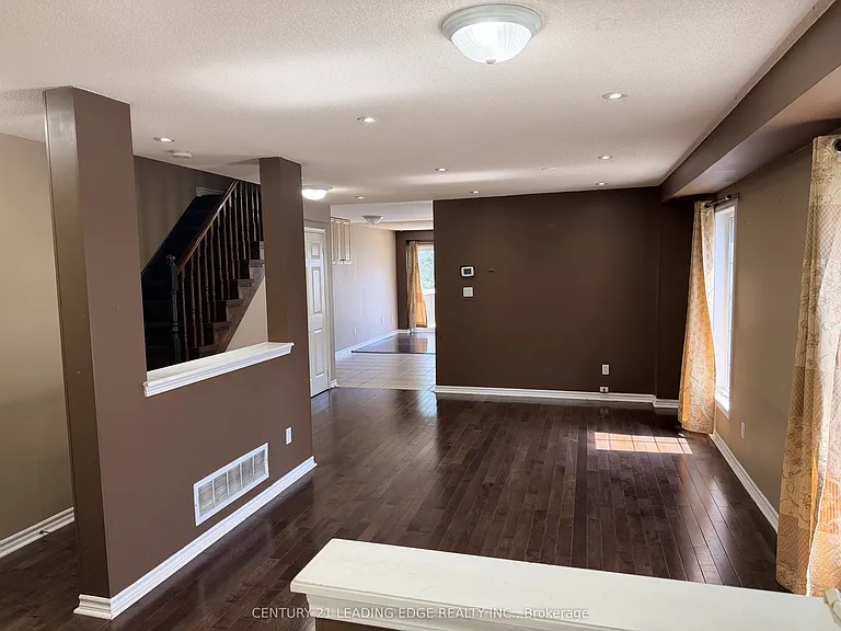 1553 Avonmore Sq — Photo 6