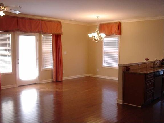 3rd image of 1005 The Glen St