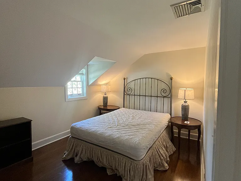 Elizabeth Ln — Photo 8