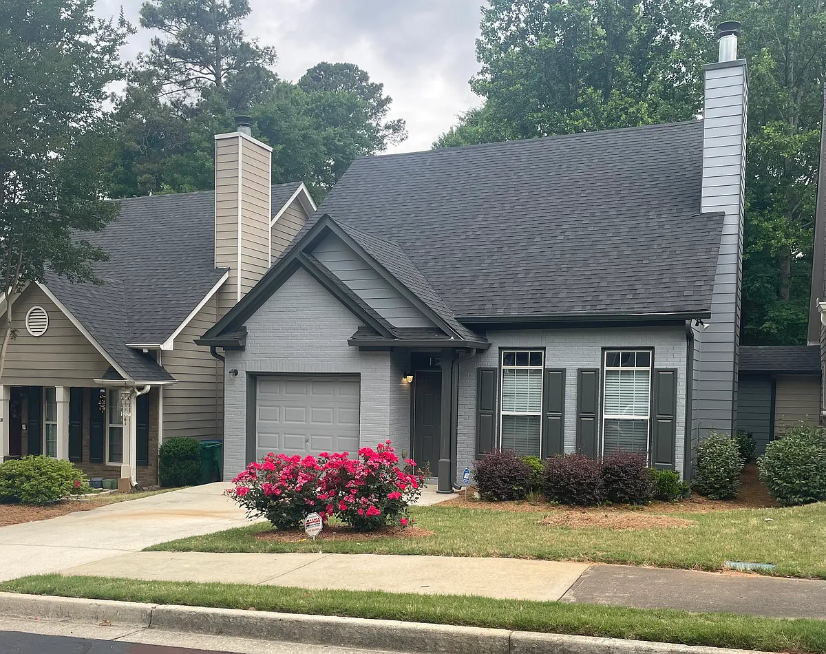 2 parking spots garage and driveway - 1465 Gates Cir SE