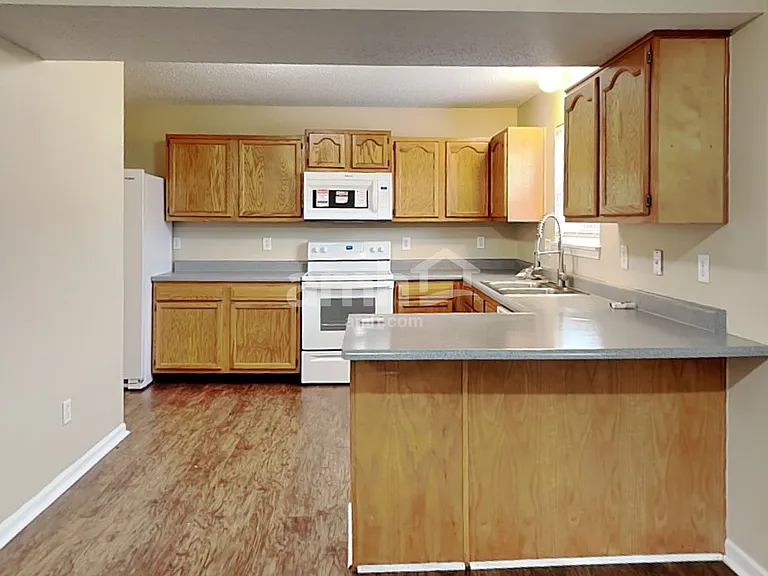 9772 Trail Dr — Photo 3