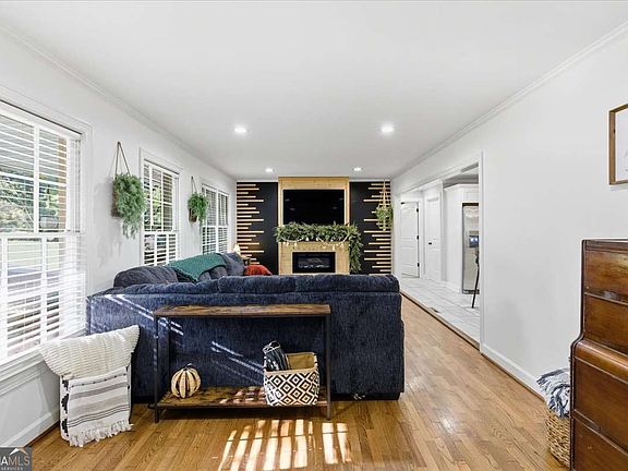 3rd image of 7 Thrushwood Rd NE