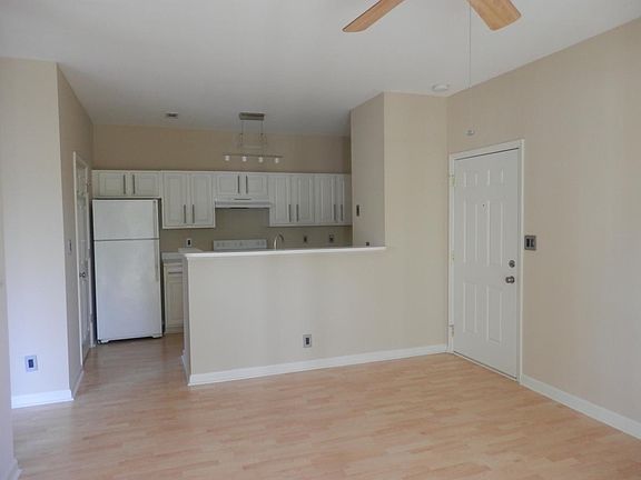 5th image of 1600 Long Grove Dr Unit 128