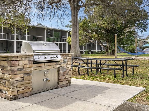 Outdoor Grill and Picnic Area