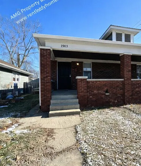 1303 N Gladstone Ave — Photo 1