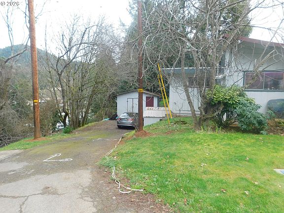 5th image of 181 Ecklund St