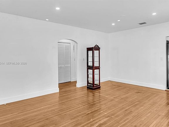 4th image of 511 SW 23rd Ave