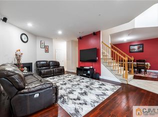 99 Forest Dr, Piscataway, NJ 08854