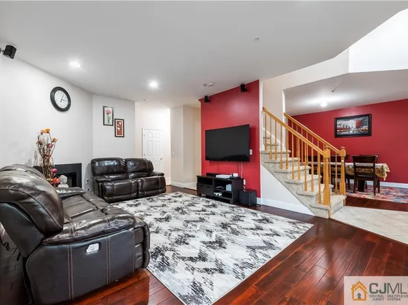 99 Forest Dr, Piscataway, NJ 08854