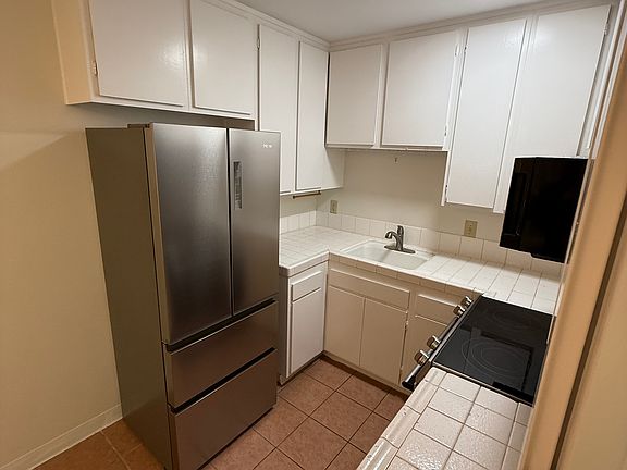 3rd image of 3911 Oregon St APT 9