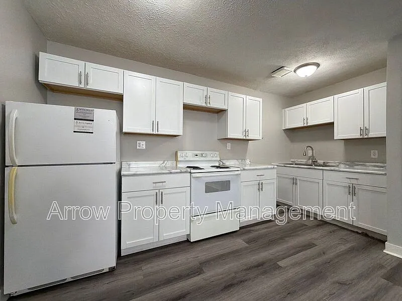 1215 E St — Photo 1