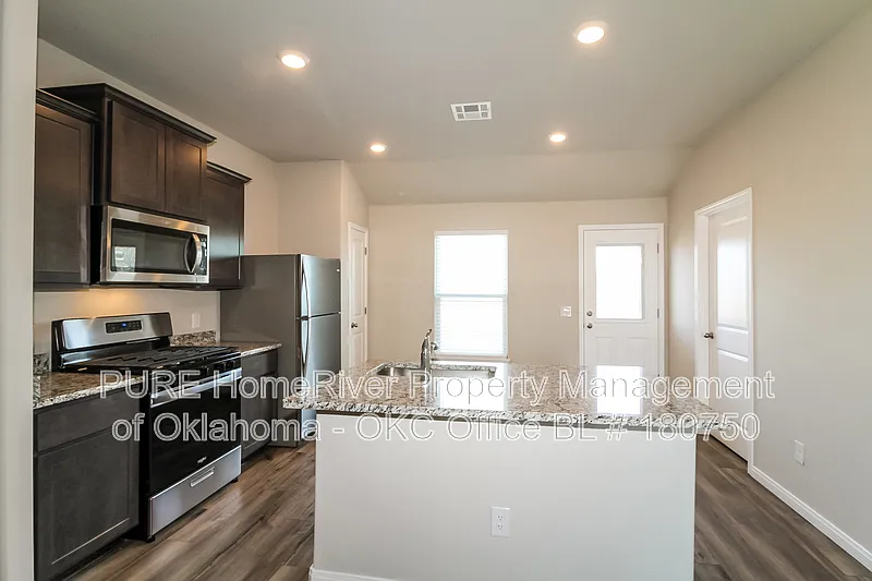 3 bed, 2.0 bath, 1152 sqft, $1,485 — Photo 2