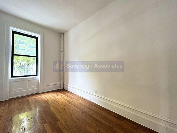 5th image of 121 La Salle St APT 3