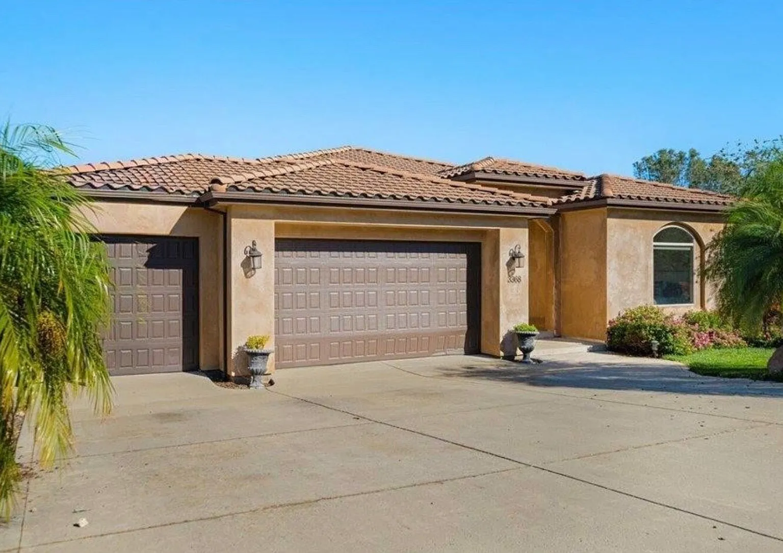4 bed, 2599 sqft, $3,600 — Photo 1