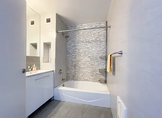 Rented by Kahen Properties | media 5