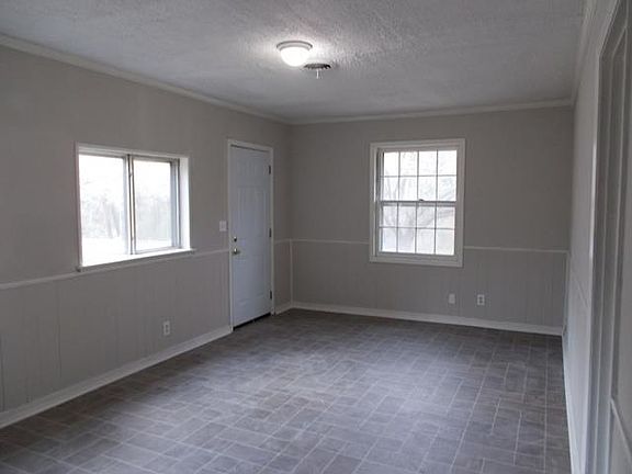 5th image of 105 Emily Dr