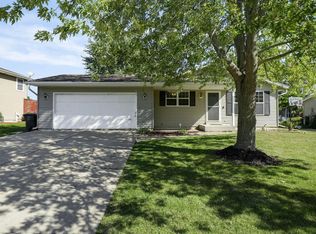 407 Poplar Grove Dr, Waterford, WI 53185