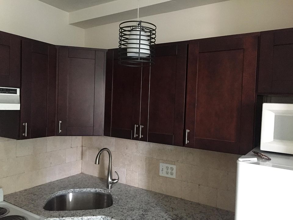 1st image of 306 Bainbridge St Floor 2