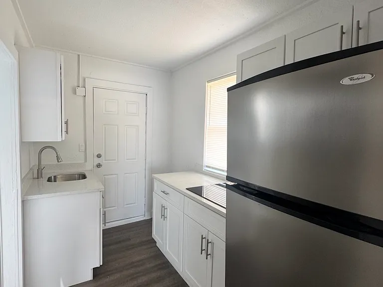 715 Jernigan Ave #B — Photo 4