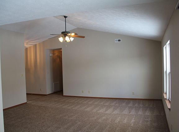 3rd image of 302 Gallop Dr