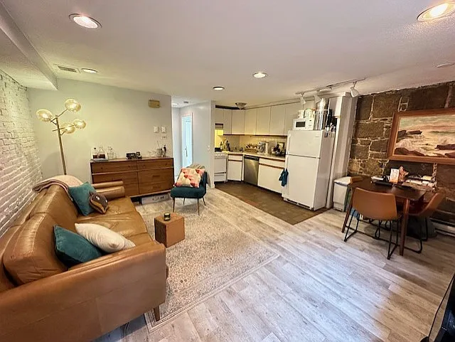 48 Phillips St #A — Photo 2