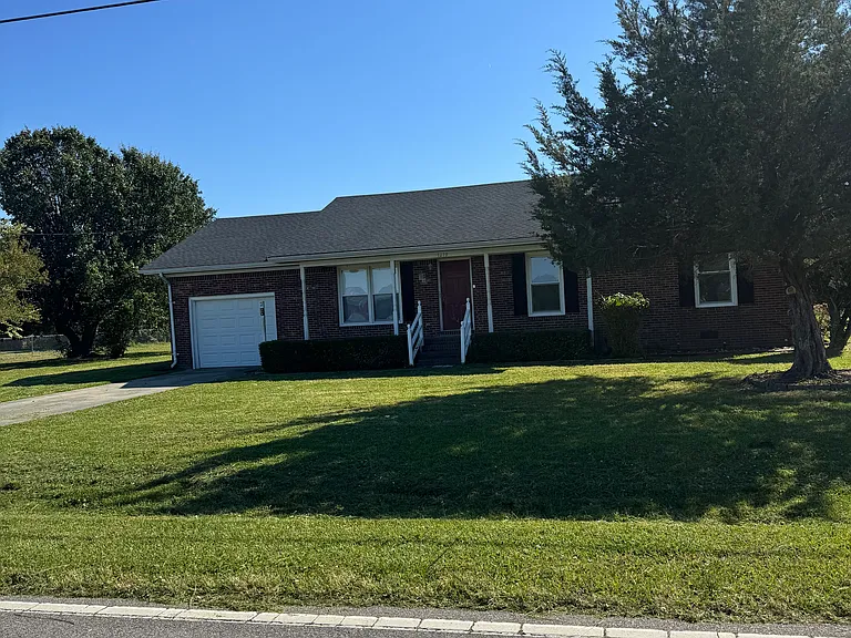 1219 Davis Bay Rd — Photo 2
